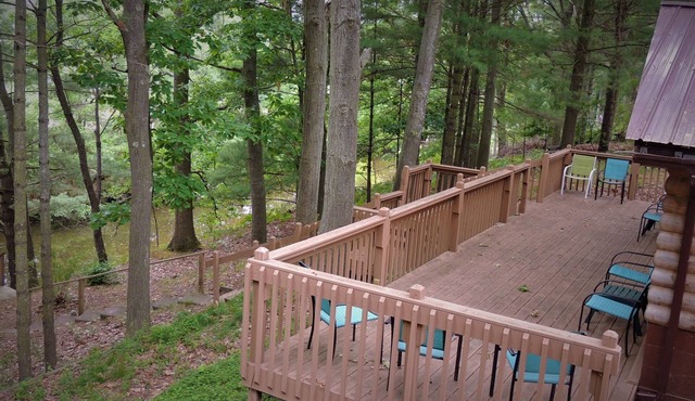 July 4-11 OPEN! Huge deck, AC, pool, play area, walk to town, on channel, pet OK