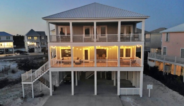 July 4 Week Open! Custom Home w/Easy Beach Access, 4 Kings