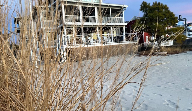 July 9-12 and August 16-30 dates avail beach/Bayfront Getaway & parking 4Br