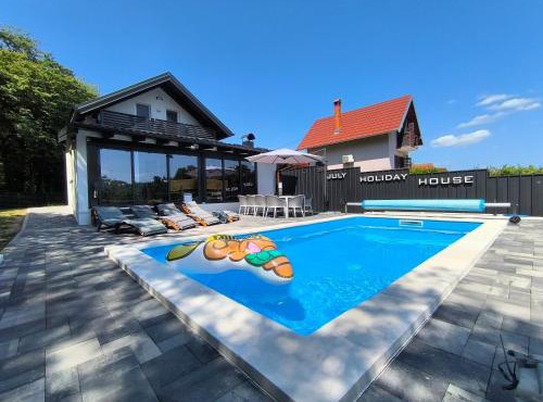 July Holiday House
