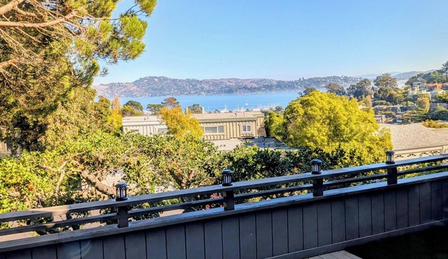 July Retreat in Sausalito with Water Views and AC