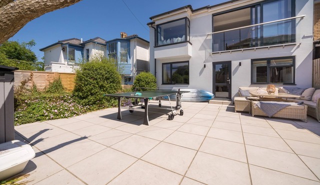 Jumble Cottage, luxury 4 Bed, Seaside Village home