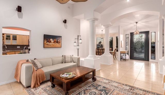 ★ Jump in! ★ Luxurious spread in the desert & no annoying neighbors! Comfy beds!