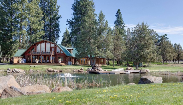 Jumping Juniper Ranch sleeps 12, private pool, sauna, disc golf, mountain views