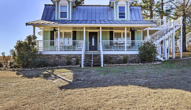 Junction City Home: Large Yard & Deck!