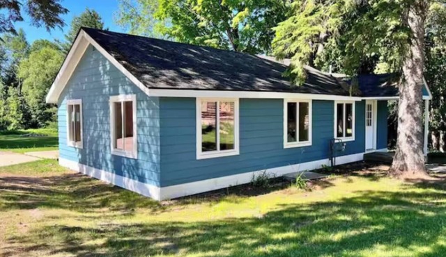 Junction: Lake Life & Village Charm – Sleeps 4