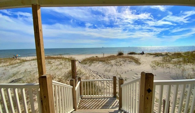 June 11- 15 Open! Modern, Beachfront & Pet Friendly