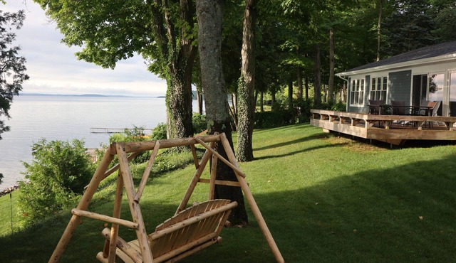 JUNE 13-20 OPEN, Breathtaking waterfront, 3bed/2bath cottage/SUP,3 kayak & bikes