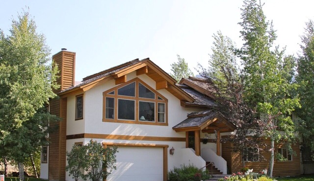 JUNE DEAL! Ideally located minutes from Ketchum, and Bald Mountain.