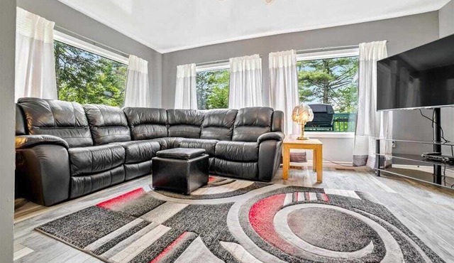 June's Haven" is a picturesque lakeside cottage perfect for fishing