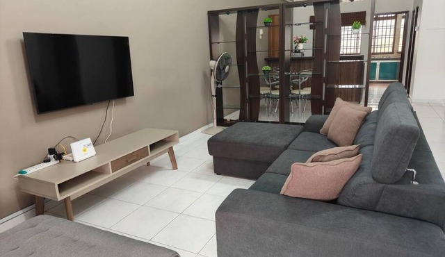 June's Homestay@ Puteri Wangsa near Aeon & IKEA