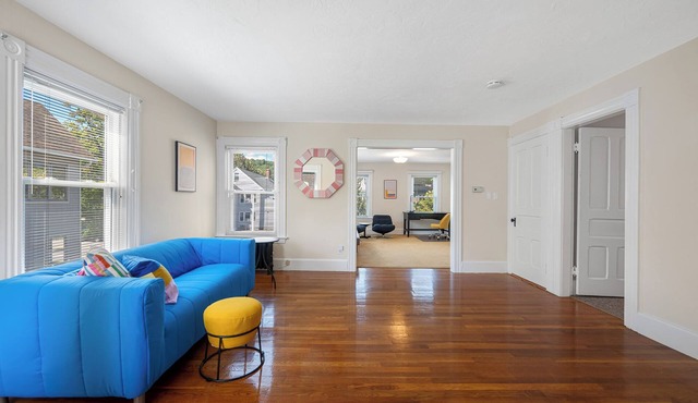 June & West: central location, close to downtown, and 5 mins to airport