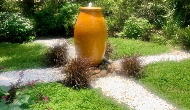 Jungalow Retreat in a Magic Garden-by-the-Sea; 3-min walk to Private Beach