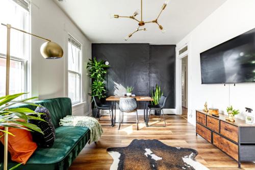 Jungle House Columbus Downtown Free Parking Sleeps 8 - Near Convention Center & Nationwide Arena - 2BR Luxury Home - Pet Friendly Over 5,800 Five Star Stays