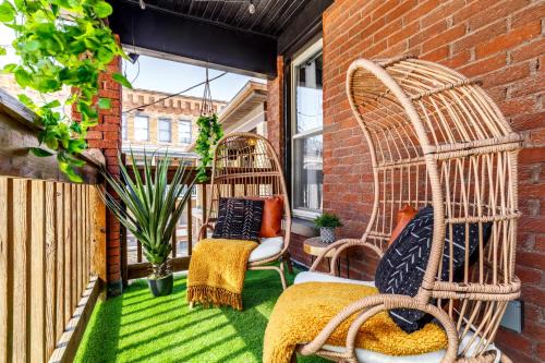 Jungle House Luxury Homes - Columbus Downtown Short North - Walk to Convention Center & Nationwide Arena - Sleeps up to 16 - Free Parking - Over 5,800 Five Stars