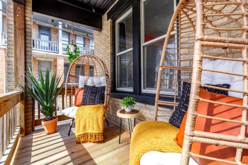 Jungle House Luxury Homes - Columbus Downtown Short North - Walk to Convention Center & Nationwide Arena - Sleeps up to 8 - Free Parking - Over 5,800 Five Stars