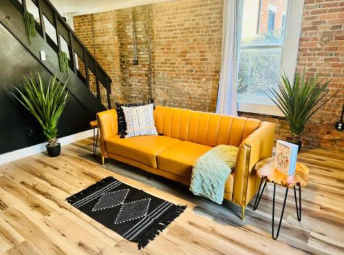 Jungle House Luxury Homes - Columbus Downtown Short North - Steps to Convention Center & Nationwide Arena - Sleeps up to 8 - Free Parking - Over 5,800 Five Stars