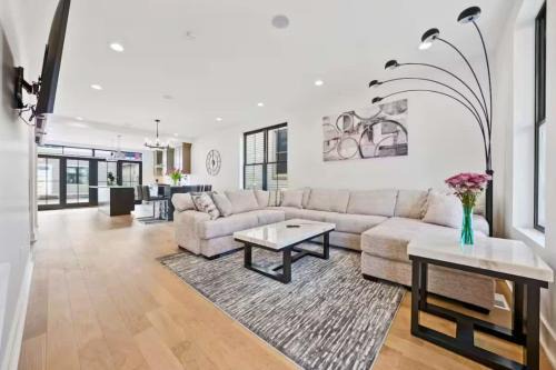 Jungle House Premier Residences - Downtown Columbus & Short North