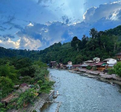 Jungle life guesthouse Trekking & Transport Book with us