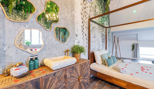 Jungle palace apartment with jacuzzi 15 minutes from Disneyland