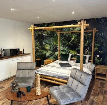 Jungle room