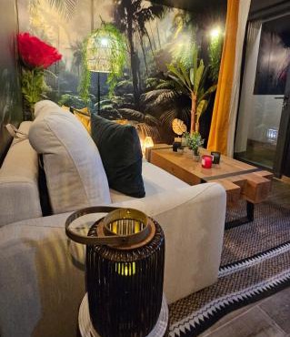 jungle room less than 15 minutes from La Defense