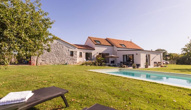 Jungle Studio with Terrace and Heated Pool near Nantes