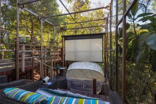 Jungle Vibes Outdoor Movie Theater 2 Homes Villa