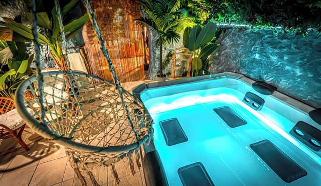 Junglecavern - Private spa, unusual accommodation