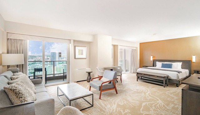 Junior Suite 1 Bedroom Ala Moana Condominium, City/Partial Ocean from Lanai