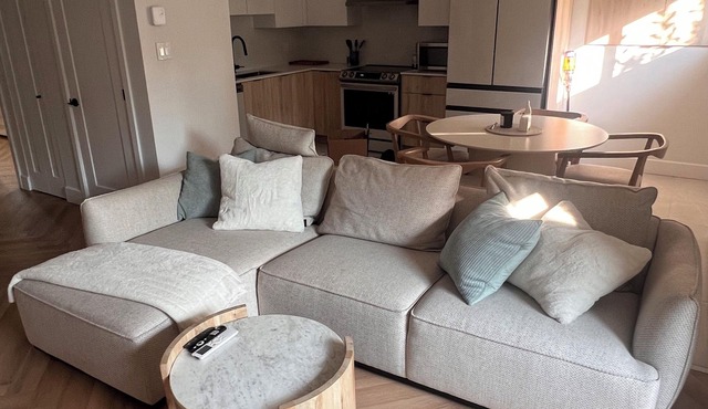 Junior Suite LavalnFreshly renovated apartment with High-end appliances