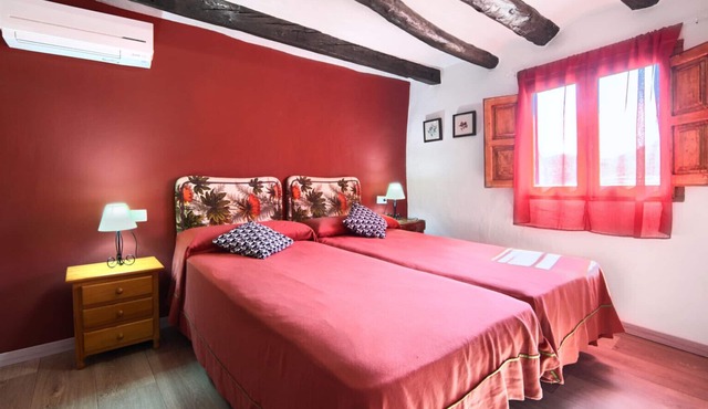 Junior Suite-Private Bathroom-Mountain view-Roja