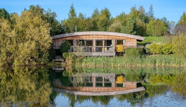 Juniper - a lodge that sleeps 6 guests in 3 bedrooms