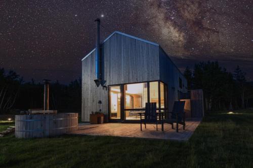 Juniper - Accessible Luxury Oceanview Cottage with Hot Tub & Private Beach Access near Cabot Trail