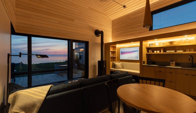 Juniper - Accessible Luxury Oceanview Cottage with Hot Tub & Private Beach Access near Cabot Trail