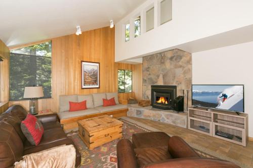 Juniper at Alpine - Private Hot tub, Pet Friendly & Free Shuttle to Slopes