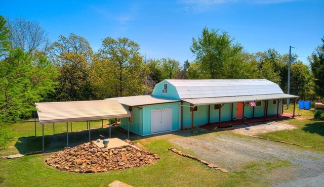 Juniper Cabin-wildlife w/serene patio and outdoor experience-30/50 amp hookup
