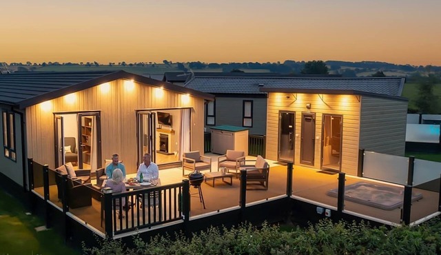 Juniper Deluxe Lodge