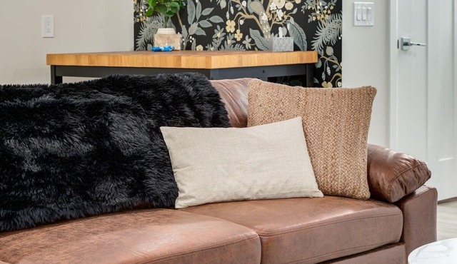 "Juniper & Fern" 4BR Home, Sleeps 8 2 King Beds