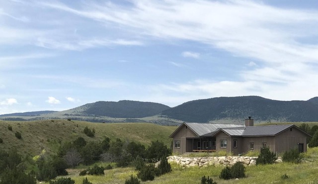 Juniper House-Located south of Ennis on 9 acres, views of the Madison Valley
