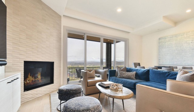 Juniper Landing Jewel, Walk to Ski Lifts, Pool, AC, Mountain Views