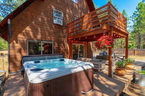 Juniper & Pine, a Lodge-Style Cabin in Sisters, OR