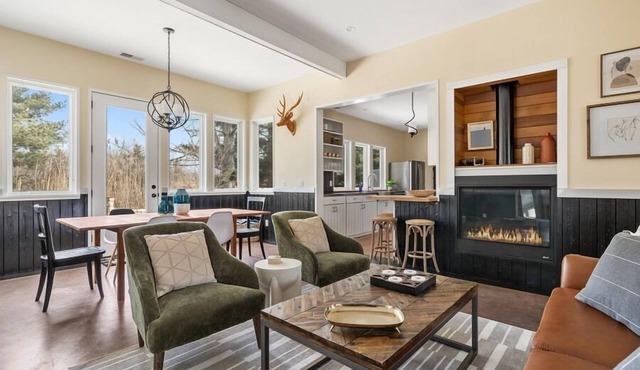 Juniper Presents: Cozy Bungalow w/EV Charger and Hot Tub, Near Beaches