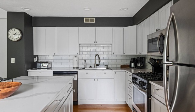 Juniper Presents: Family fun at Grand Beach, with Hot tub and Golf Cart