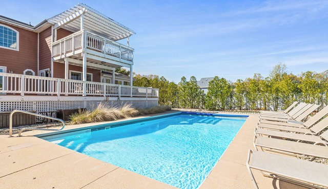 Juniper Presents: Sunny Dunes Retreat w/Pool, Hot Tub & Golf Carts
