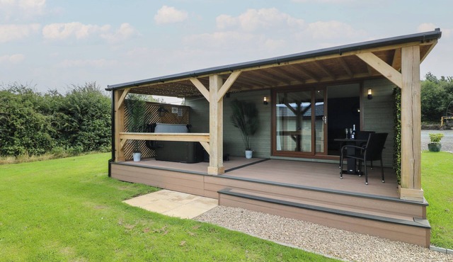 JUNIPER, romantic, luxury holiday cottage in Donisthorpe