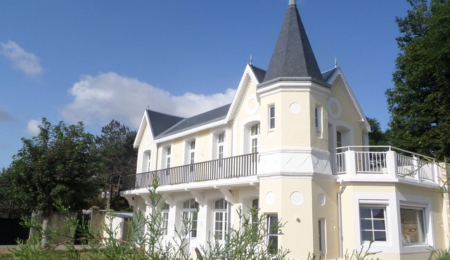 Juno beach at the end of the garden, accessible to disabled people