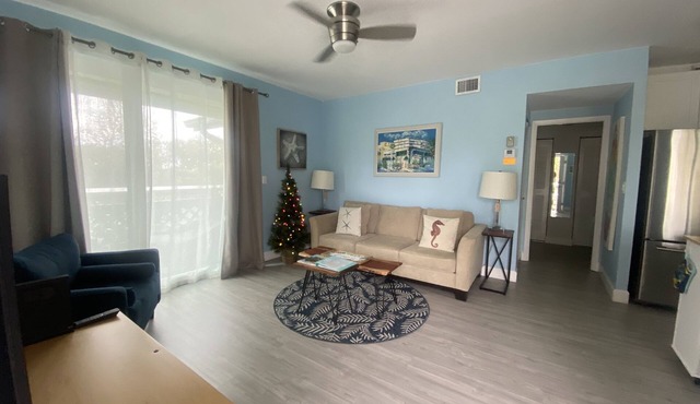 Jupiter Bay couples singles friends getaway