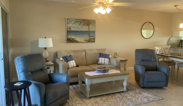 Jupiter Bay Garden View Easy Walk to Carlin Park Beach, Shops, Restaurants& Fun