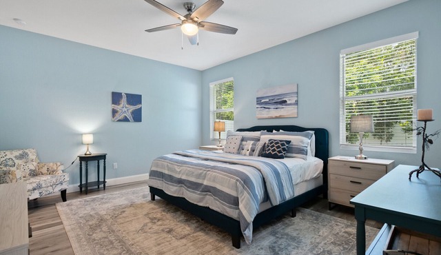 “Jupiter Breeze” Beach Retreat! 4/2 newer home in center of beautiful Jupiter FL